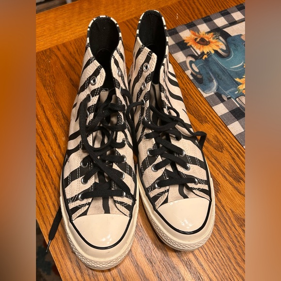 Converse - Picture 1 of 5